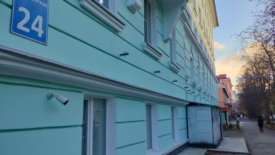 В Мурманске на Октябрьской проводят капремонт системы газоснабжения одного из домов